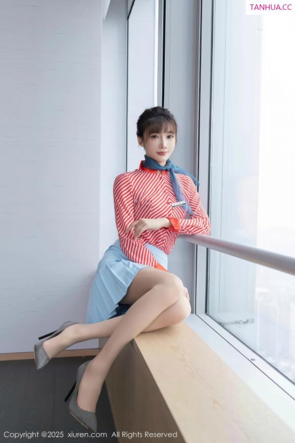 陆萱萱  [XiuRen]高清写真图 2025.10.30 No.10932 陆萱萱 性感制服第4张图片